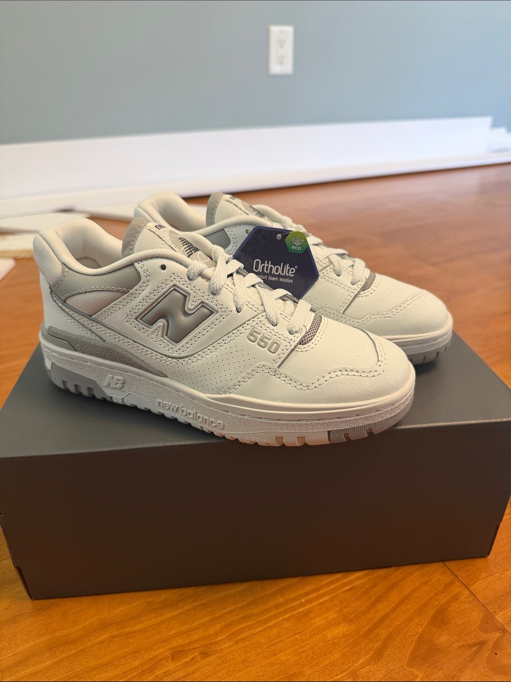 New Balance 550 Leather Sneakers in Light Gray and White size 5.5 Women’s